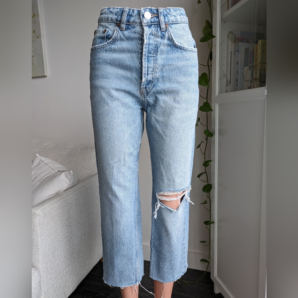 Zara High-Waist Cutoff Jeans -2